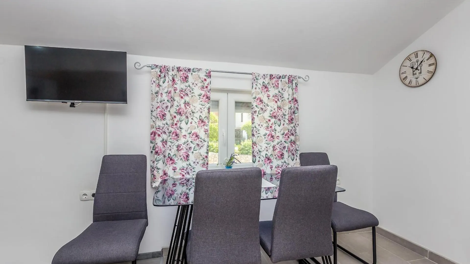 Apartment Apartmani Tena Njivice Croatia