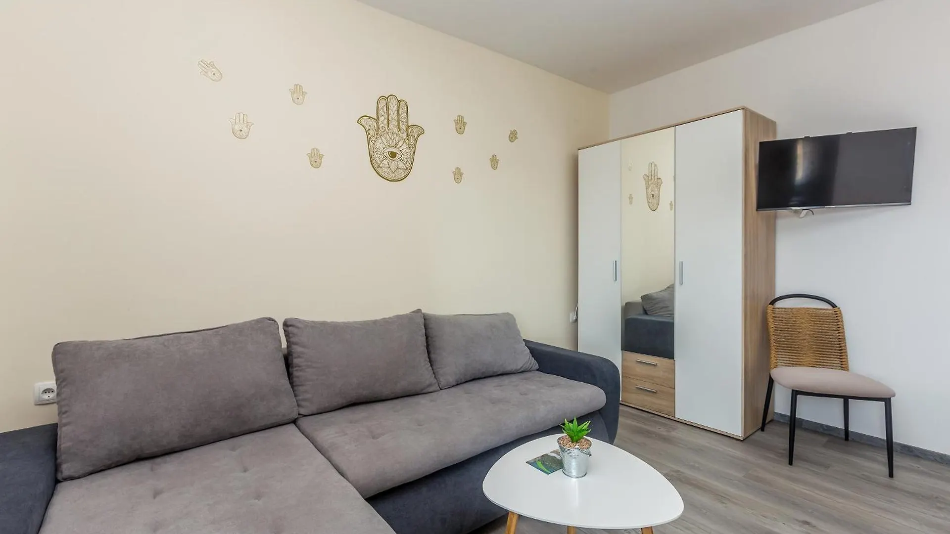 Apartmani Tena Njivice 0*,  Croatia