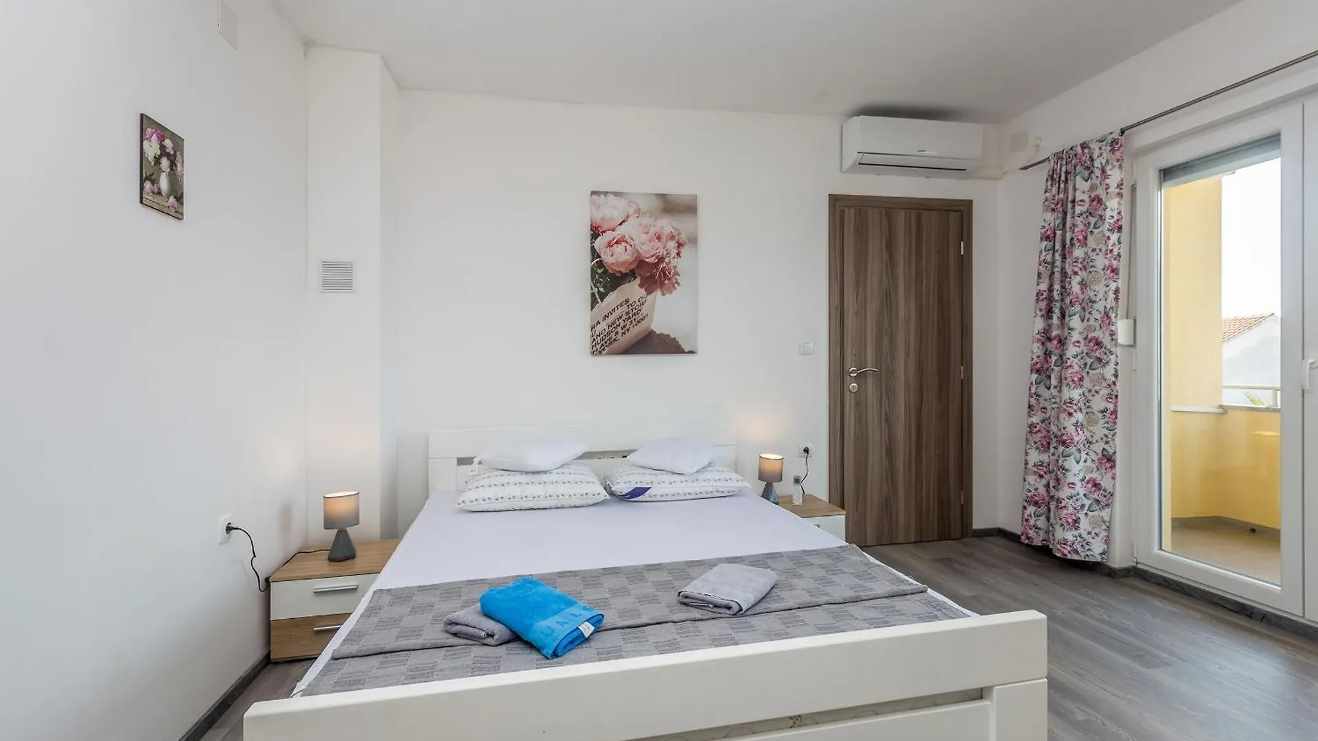 Apartmani Tena Njivice 0*,  Croatia