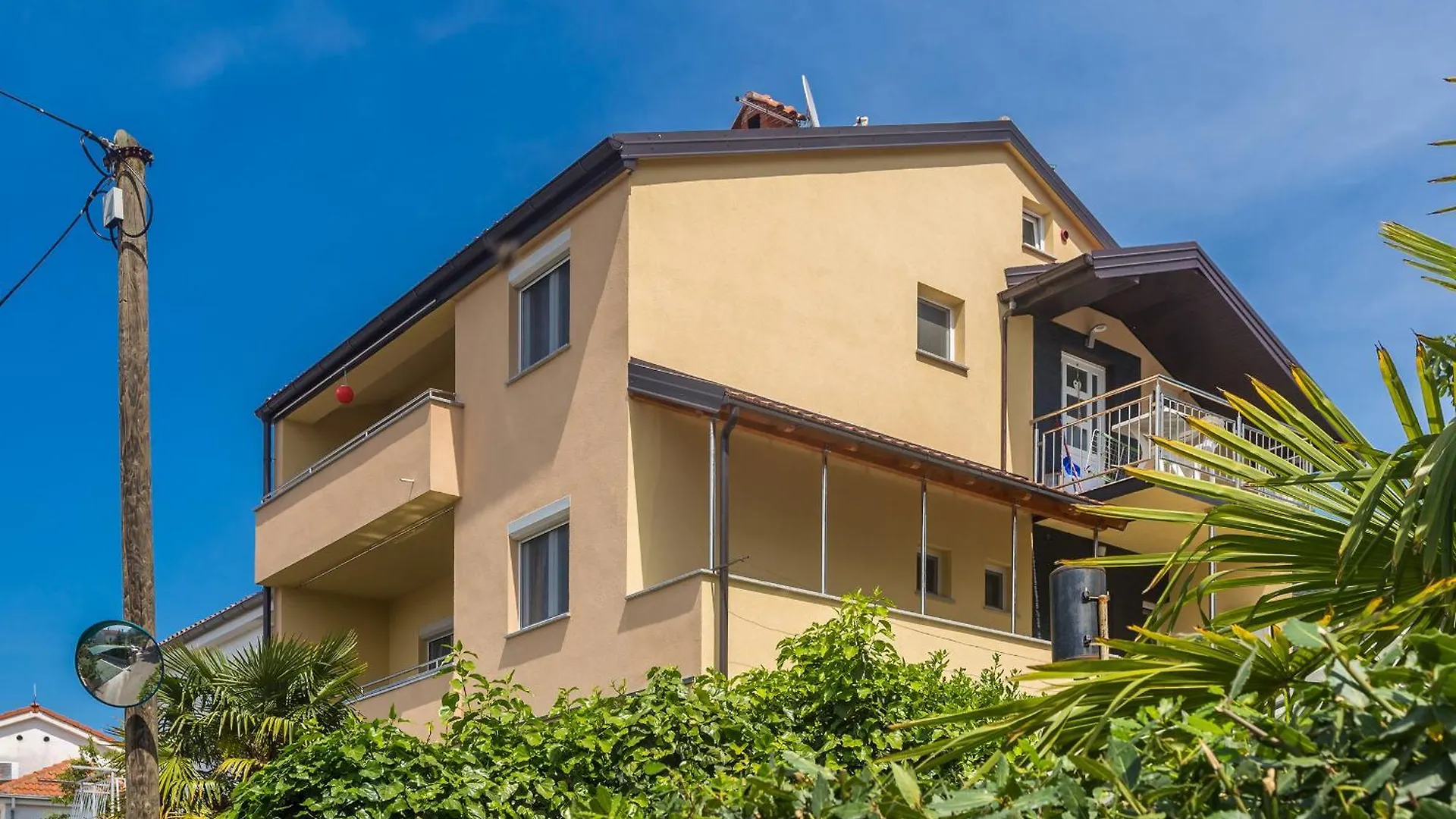 Apartmani Tena Njivice