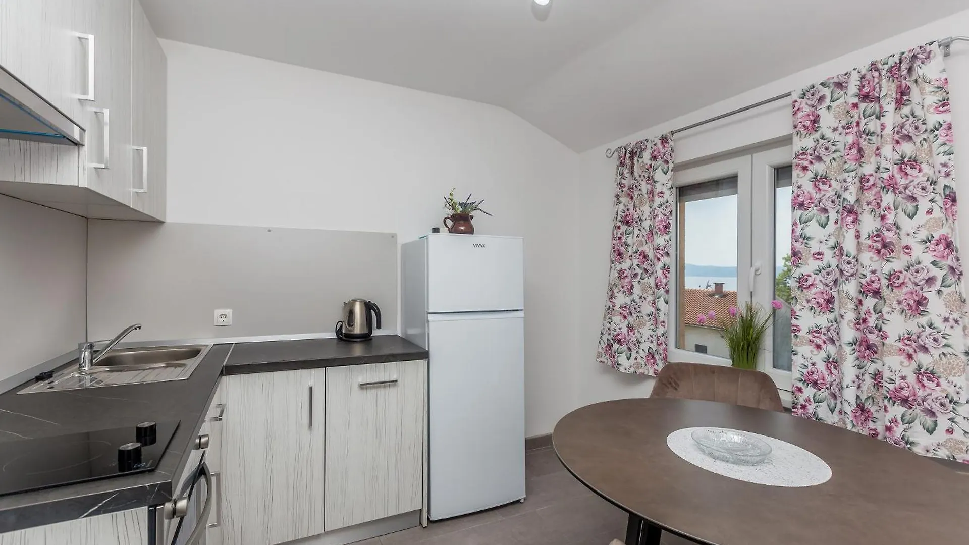 Apartmani Tena Njivice Lägenhet