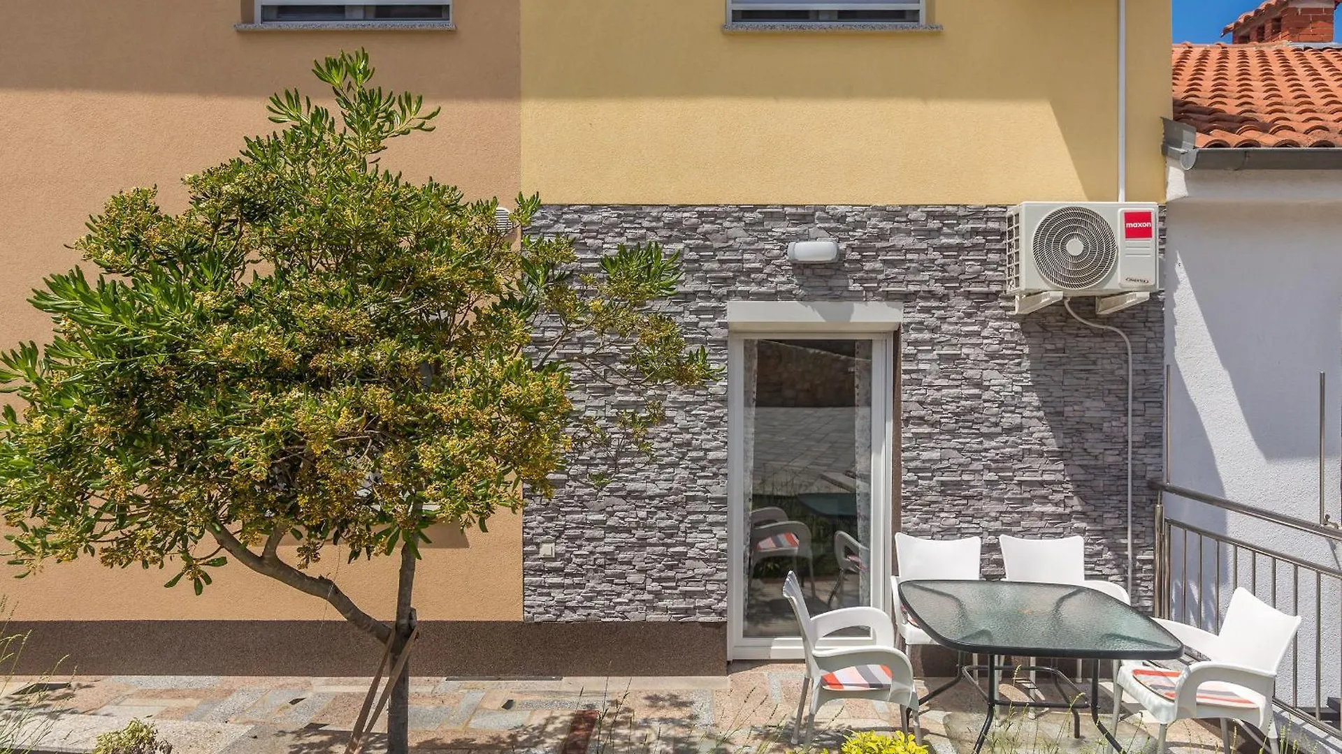 Apartmani Tena Njivice