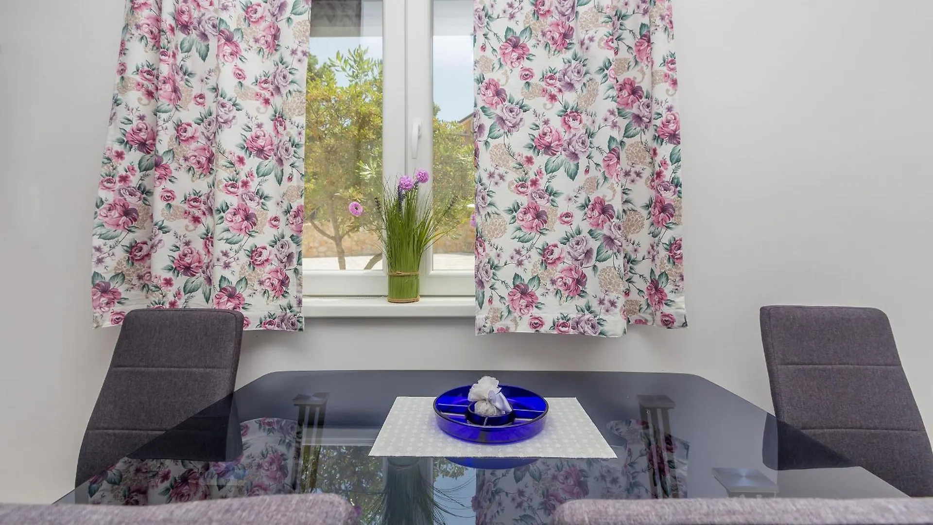 Apartmani Tena Njivice 0*,  Kroatien