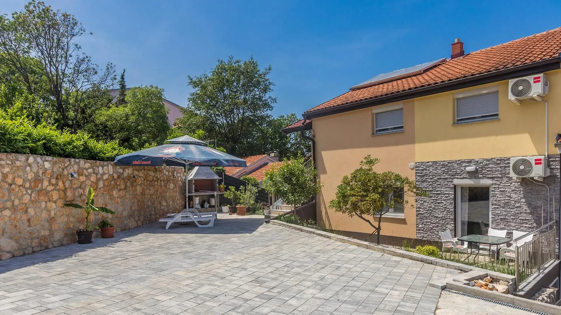Apartmani Tena Njivice Lägenhet